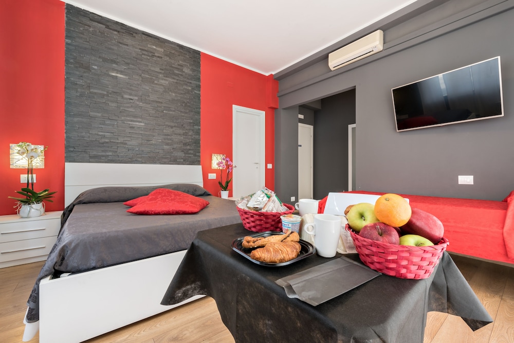 ROOM, DOUBLE BED, KITCHEN