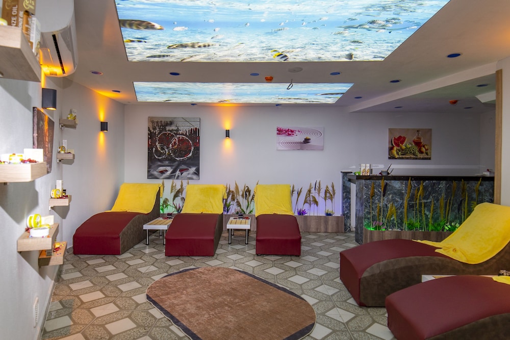 Relax Beach Hotel 27/50