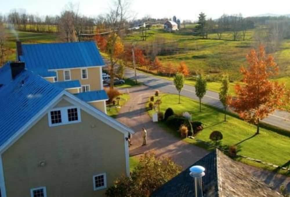 The Inn at Round Barn Farm 65/70