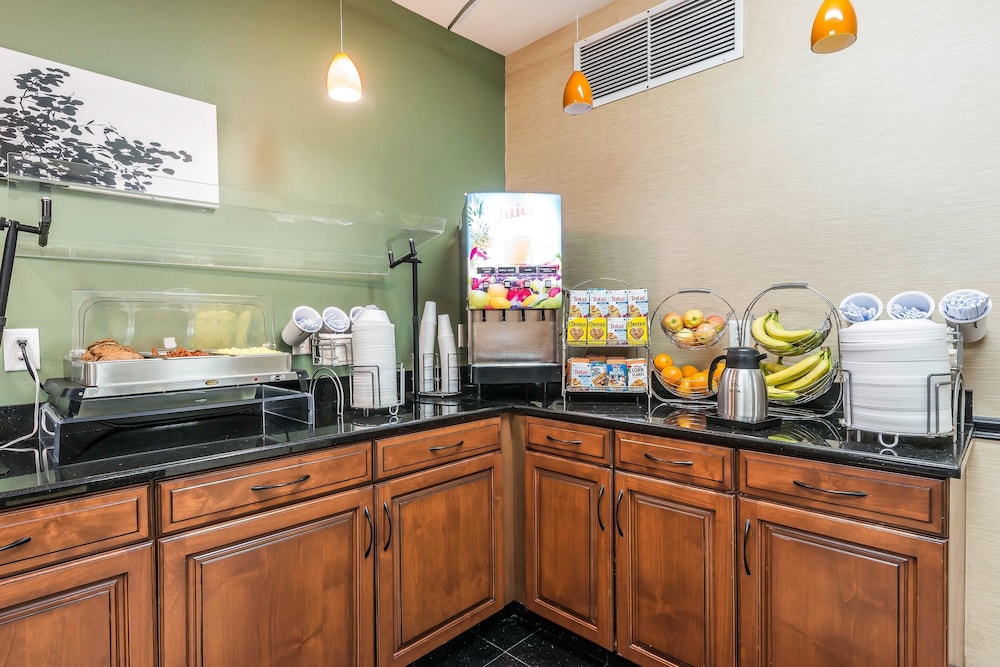 Sleep Inn & Suites University Shands 36/47
