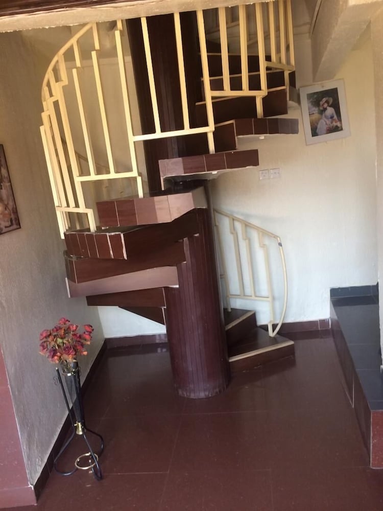 Inn-Syde Guest House 13/18