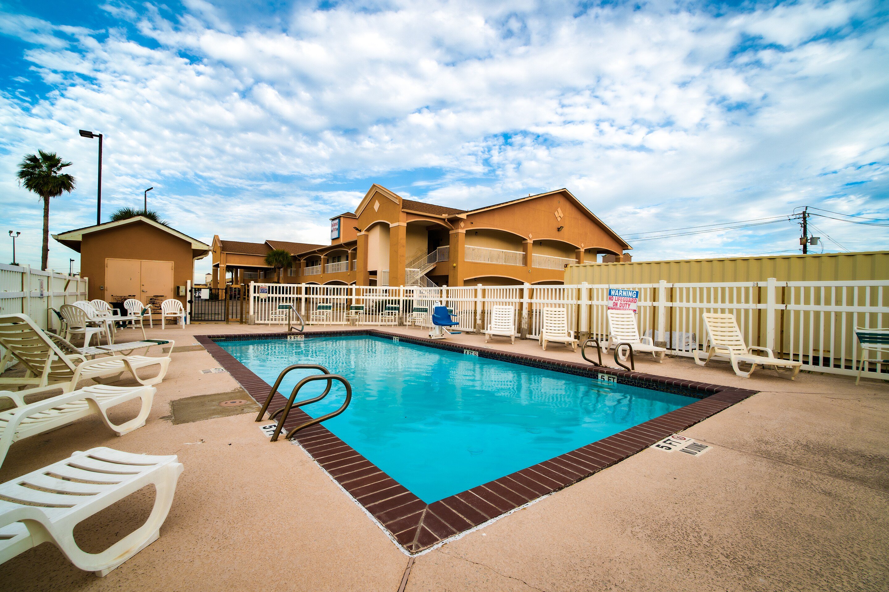 Island Inn By OYO Galveston Beach, TX 43/45