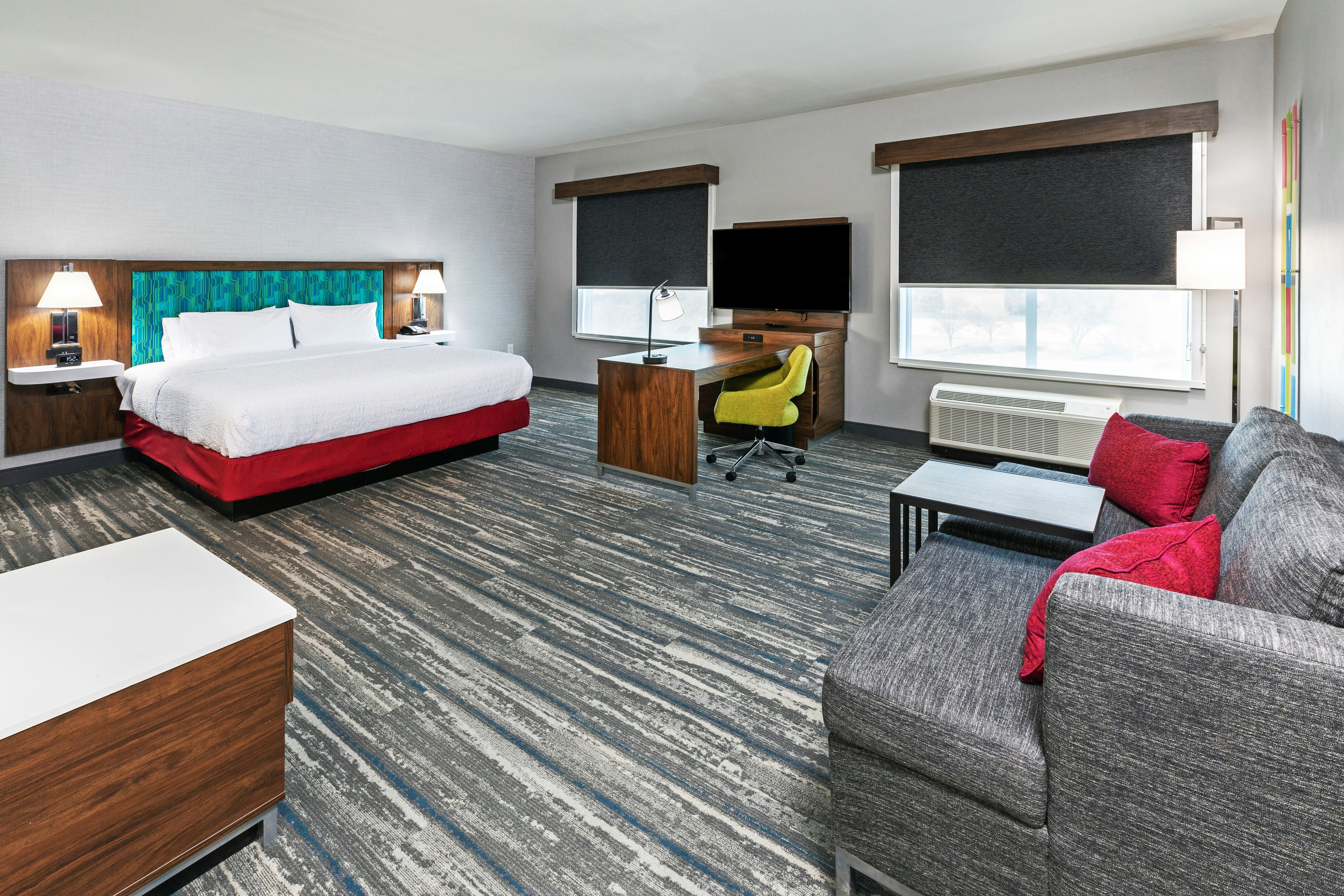 Studio, King Bed, Accessible