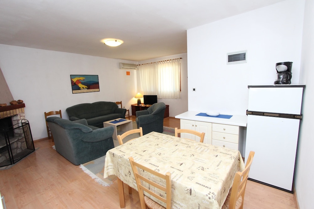 APARTMENTS LORA 28/66