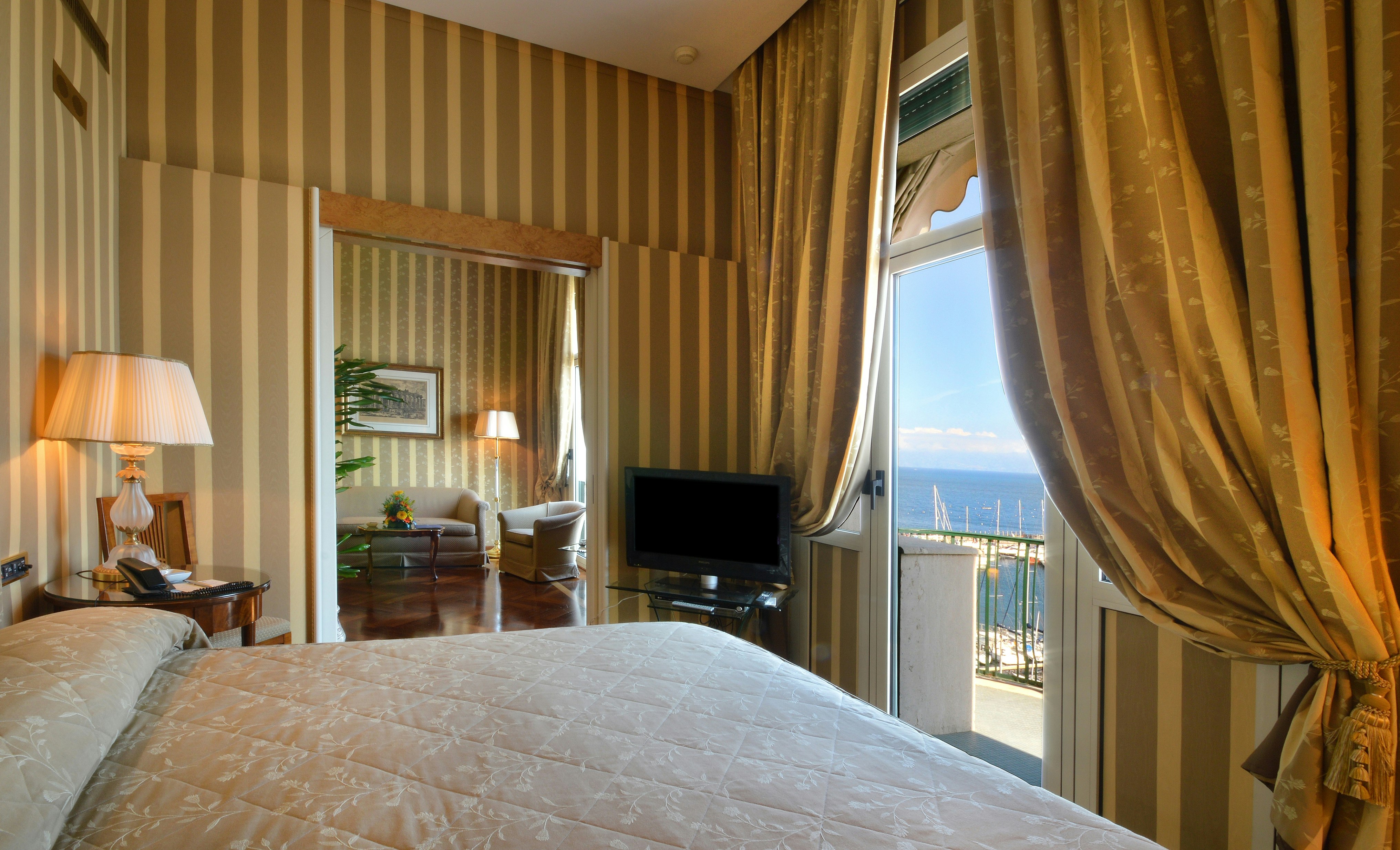 Grand Hotel Vesuvio Naples 6/50