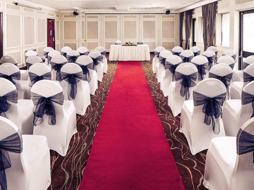 Mercure Livingston Hotel 66/71