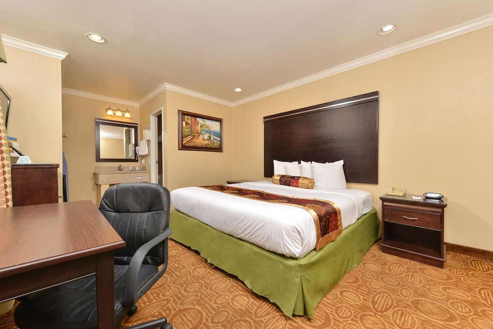 غرفة بسرير كينج لذوي الإعاقة، Rodeway Inn San Diego Near SDSU 4/5