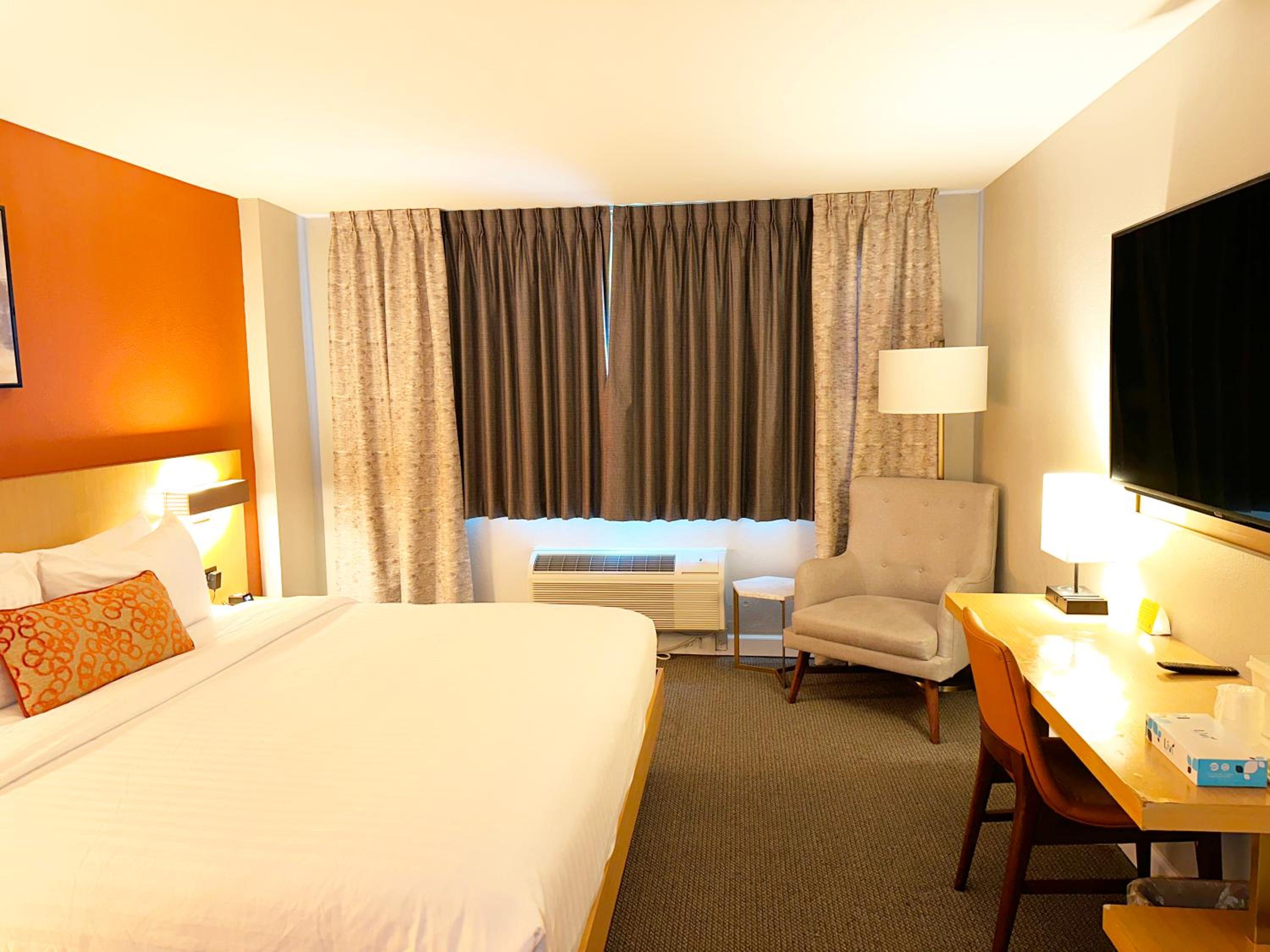 Room, King Bed, Accessible, Lincoln Hotel Monterey Park Los Angeles 9/10