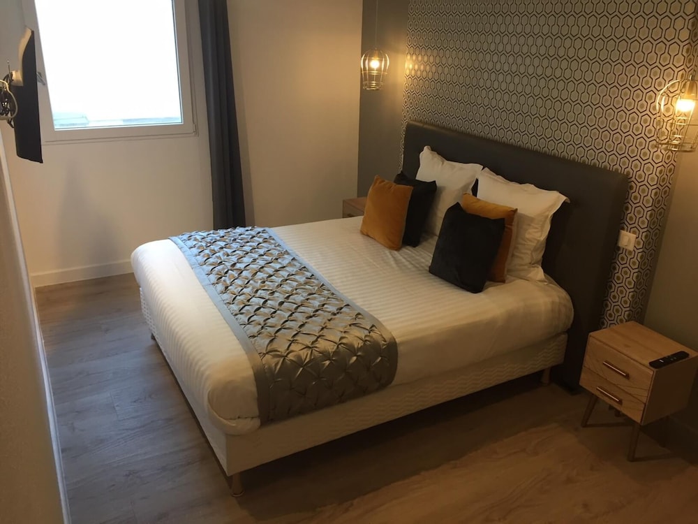 APARTMENT, QUEEN BED