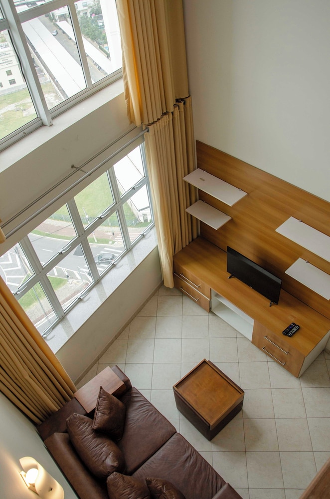 City Hall Flat & Hotel 23/50