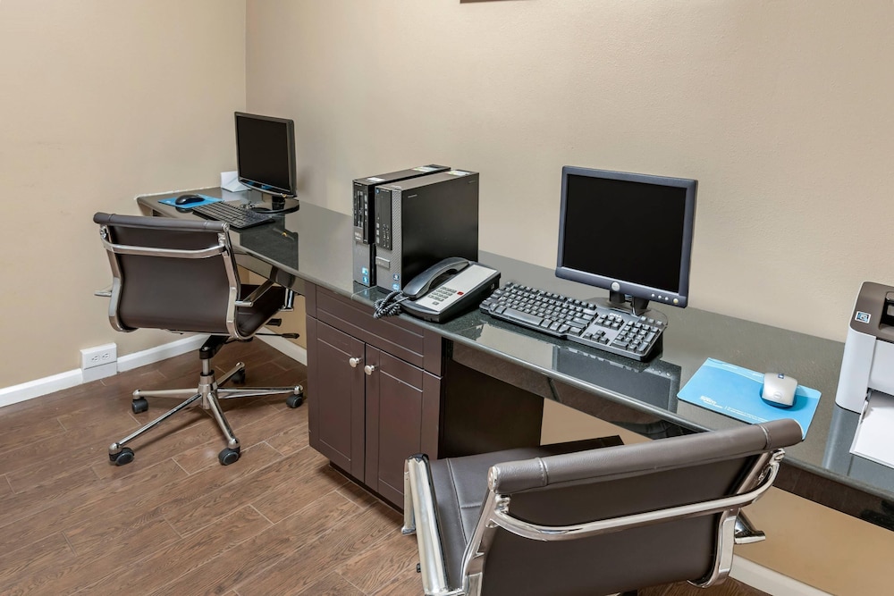 Comfort Inn and Suites Lincoln AL 45/61