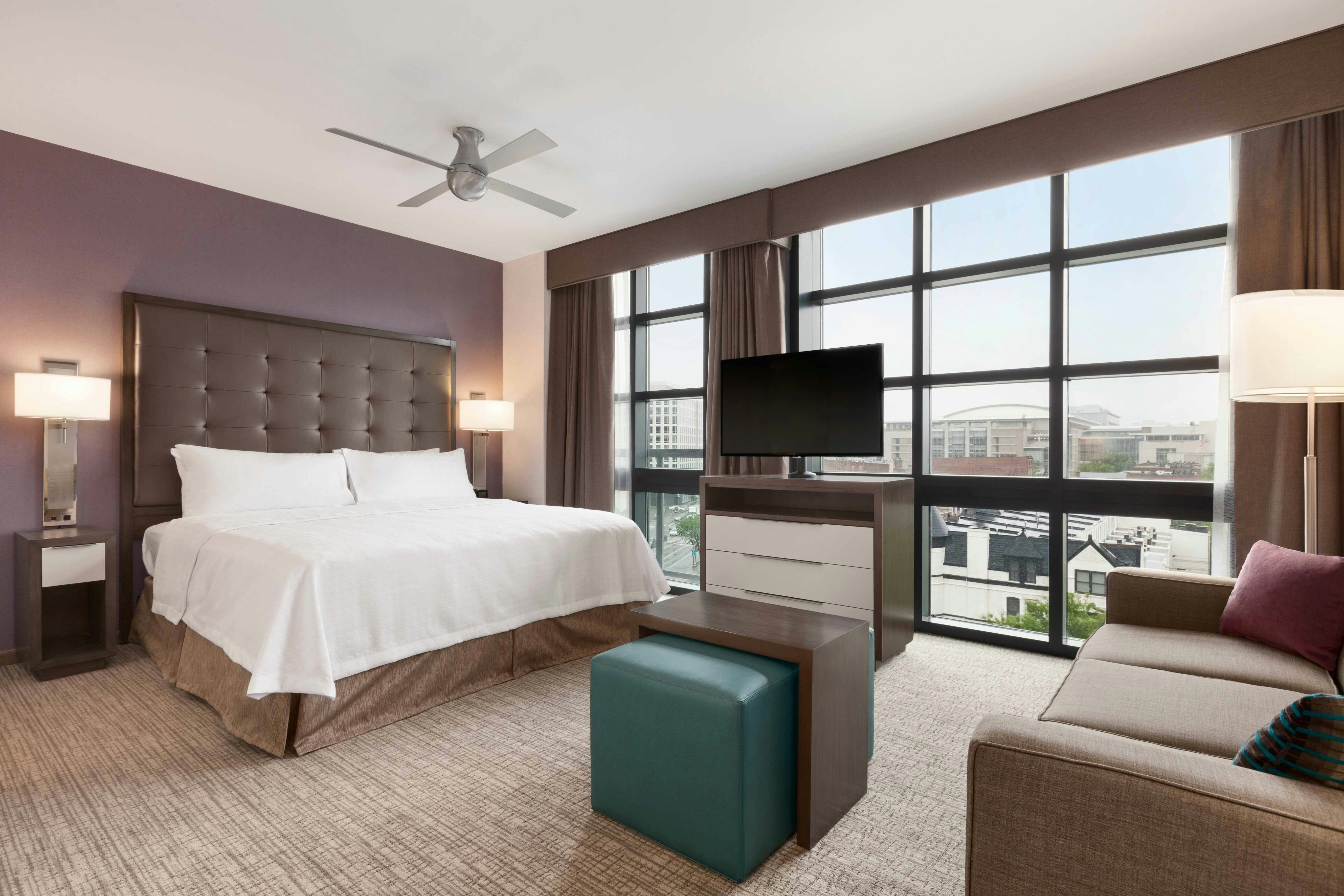 STUDIO, KING BED, ACCESSIBLE