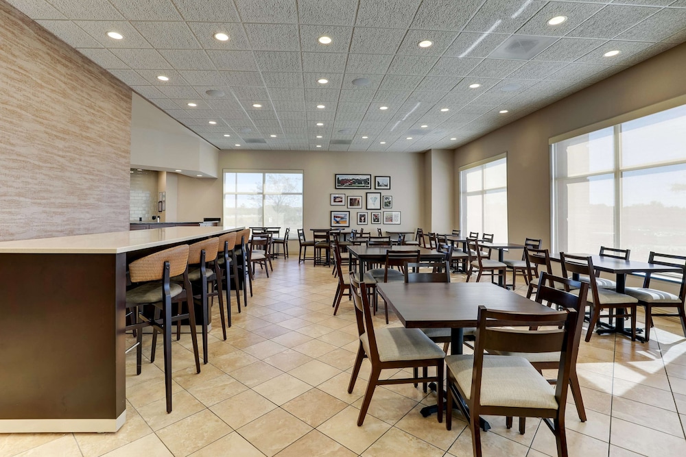 Drury Inn and Suites Kansas City Independence 32/38