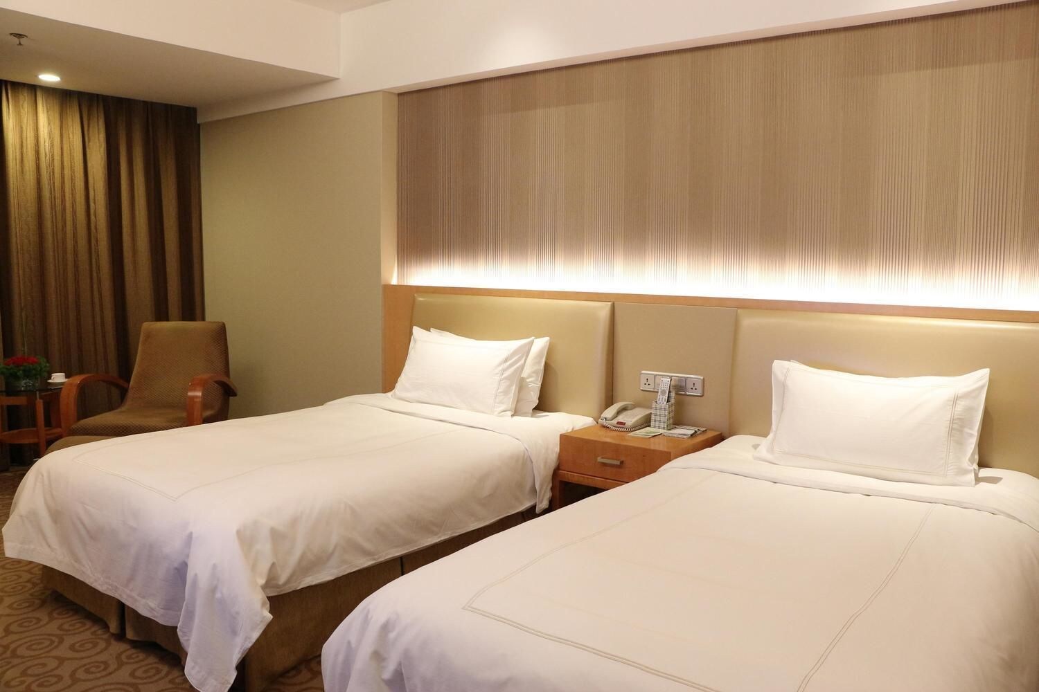 SELECT, TWIN BEDS, LAKE VIEW