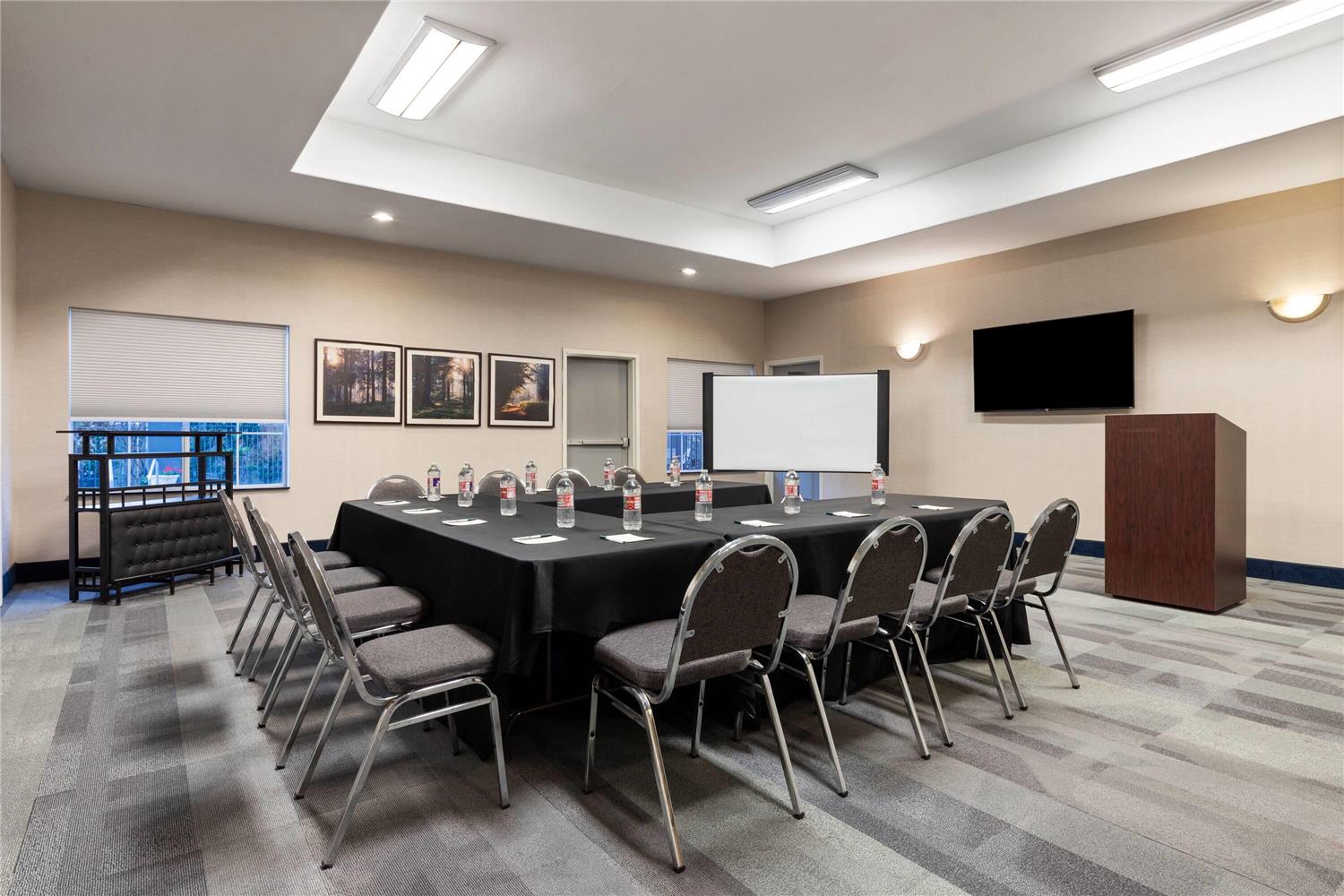 La Quinta Inn & Suites by Wyndham-Brookshire-West Katy 36/39