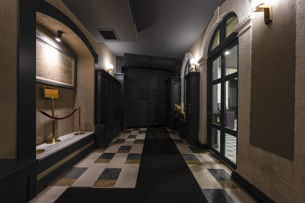 Ferman Port Hotel 26/50