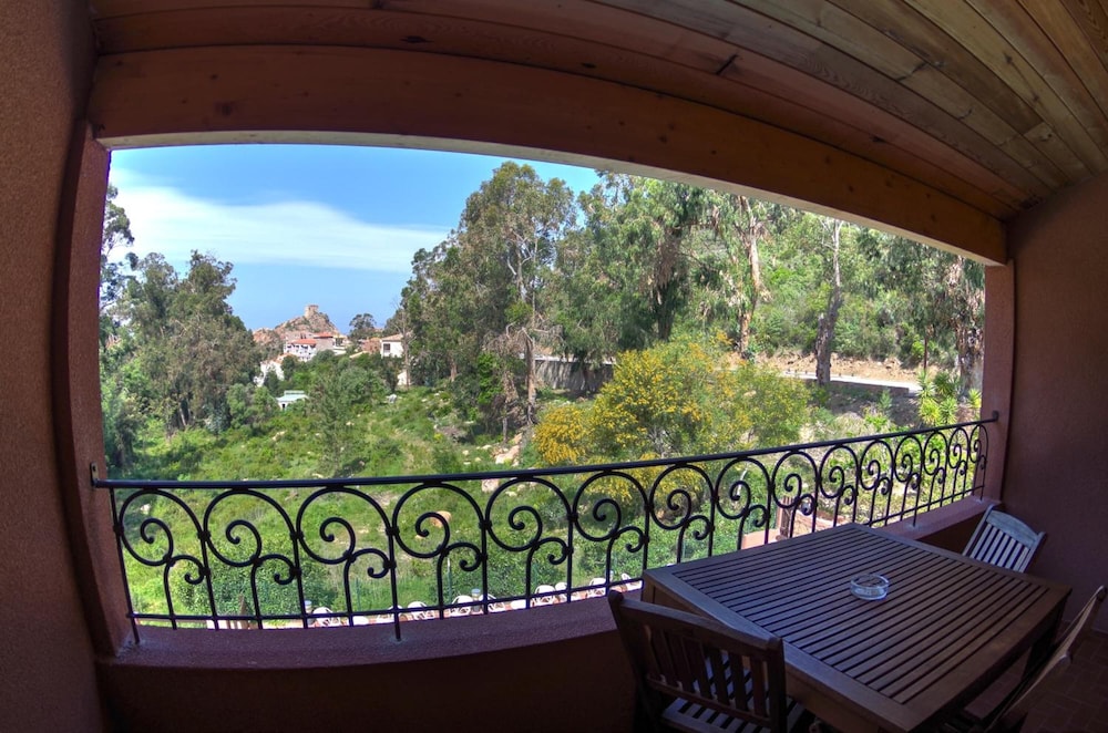 Hotel Corsica 37/50