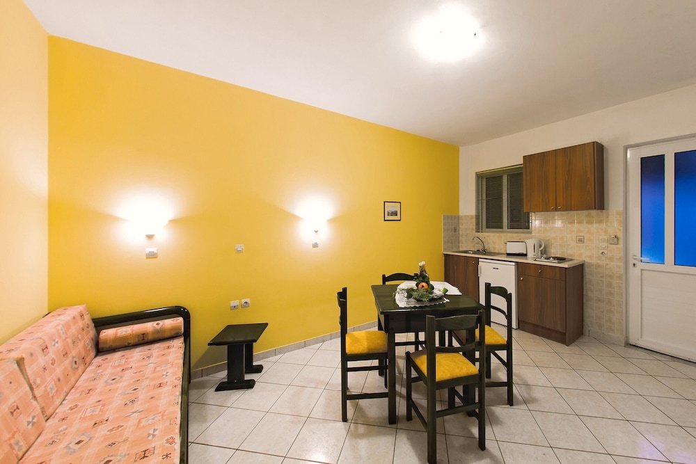 Remezzo Apartments & Studios 64/77