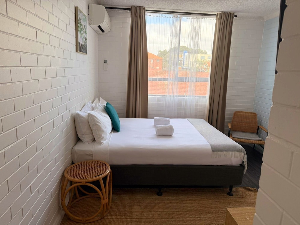 Little Coogee Hotel 28/65