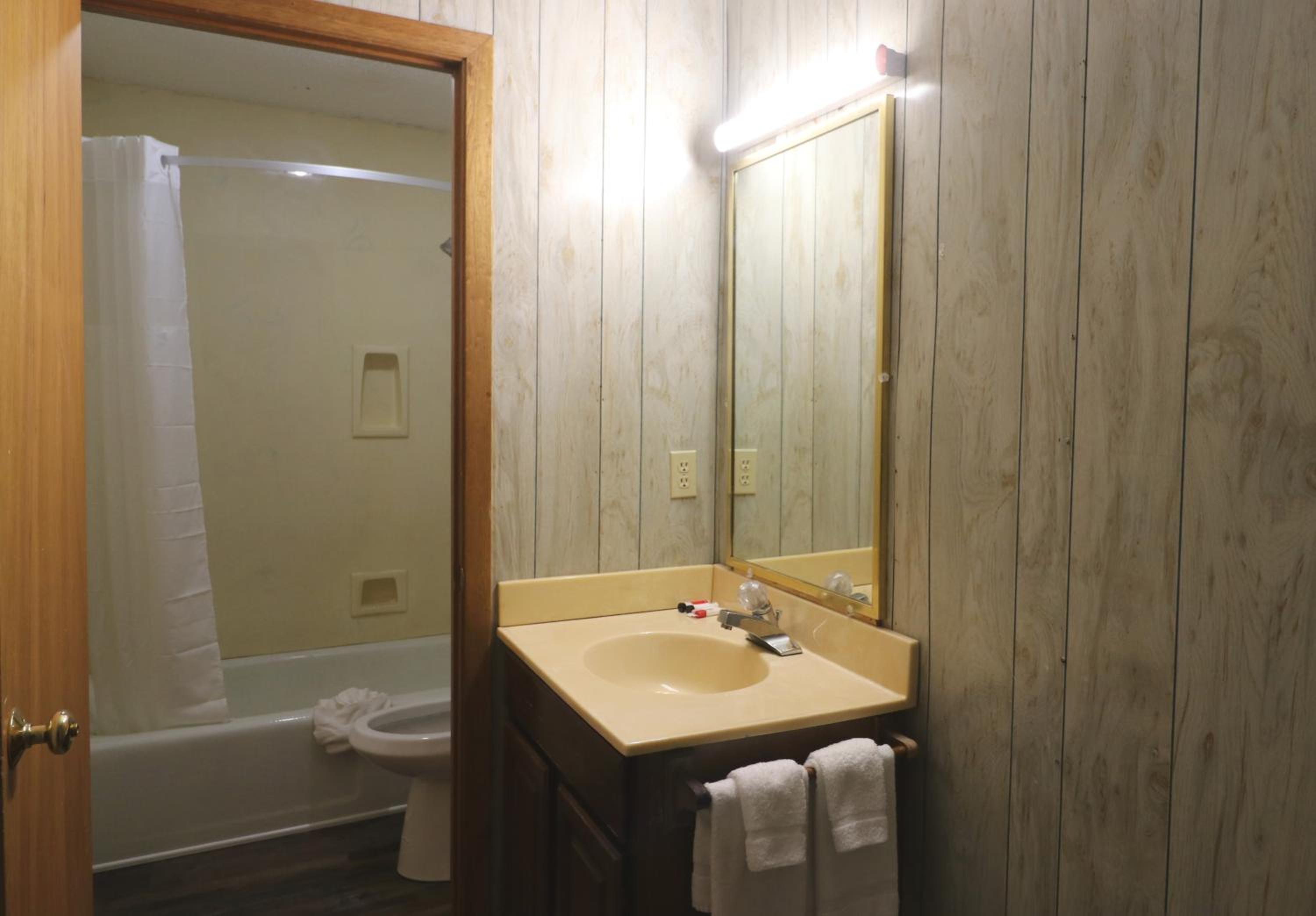 Bales Motel 23/26