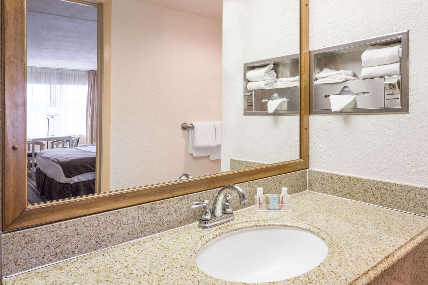 Travelodge By Wyndham Deltona 45/48