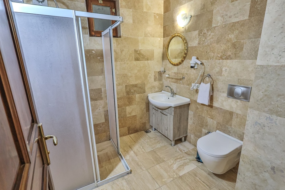 Bedrock Cave Hotel 46/50