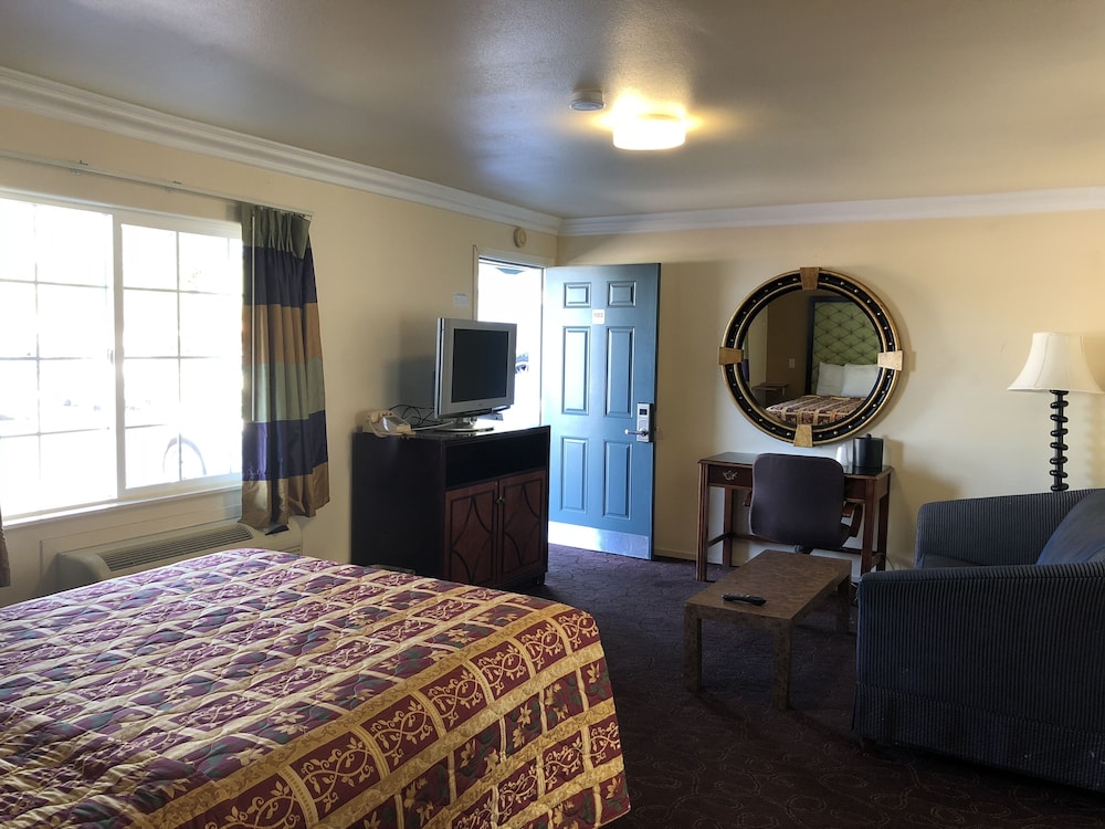 Lamplighter Motel 35/50