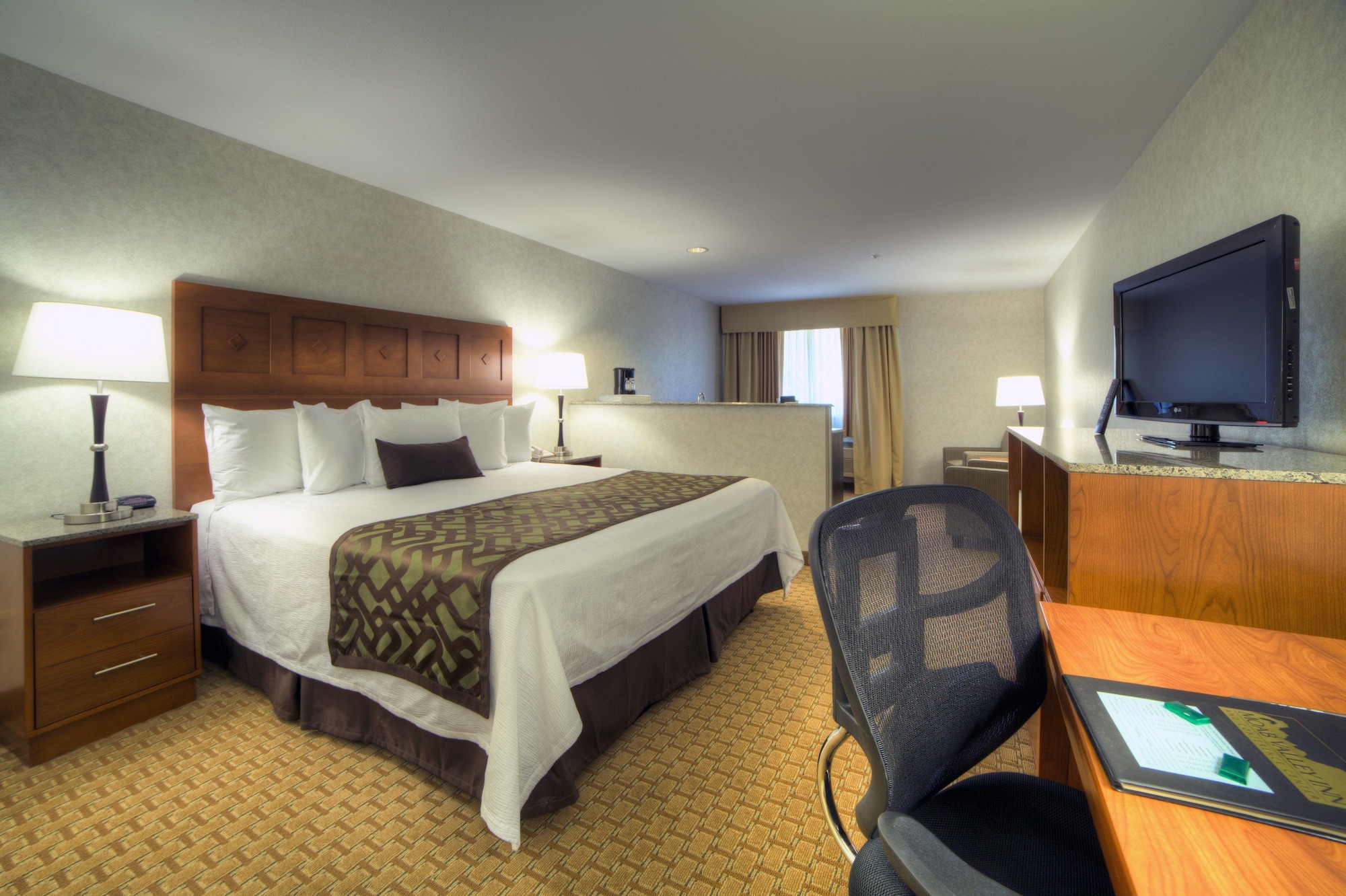 DELUXE, SUITE, KING BED, JETTED TUB