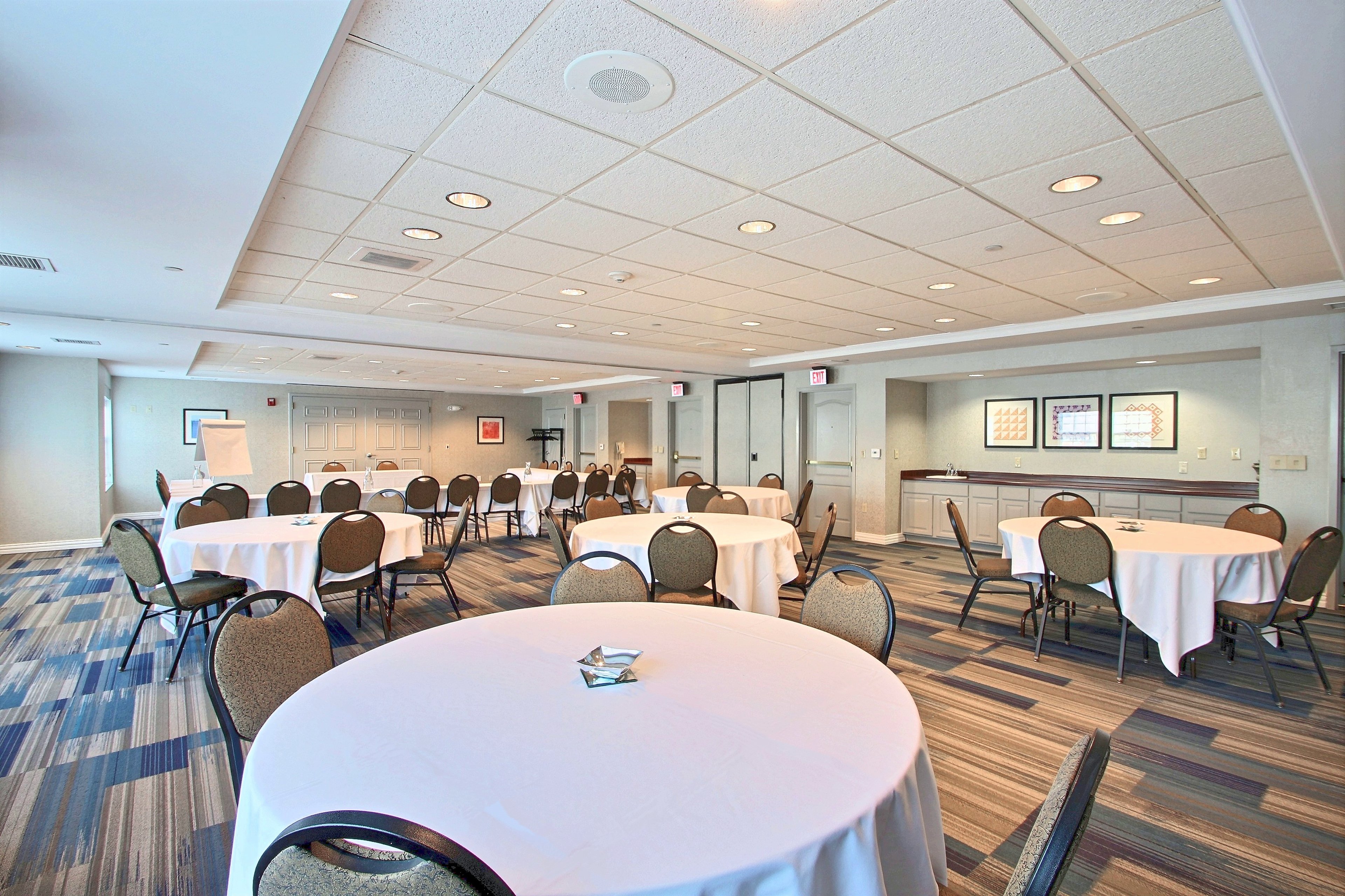 Holiday Inn Express Hotel And Suites Milwaukee Airport 59/74