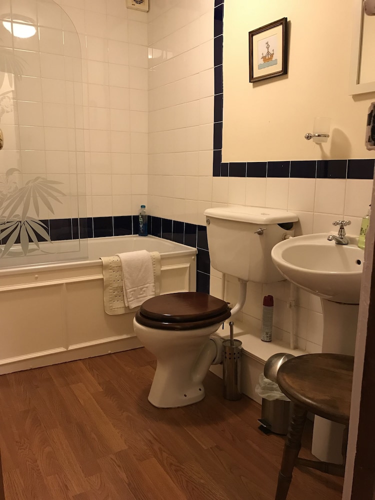 Beech Hill House B & B 49/50