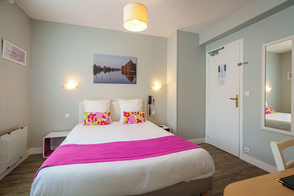Hotel Val De Loire 15/41