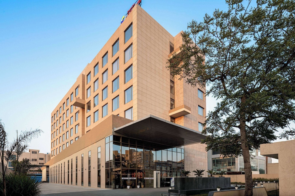 Ramada Encore By Wyndham Bhiwadi Phool Bagh Chowk 2/53