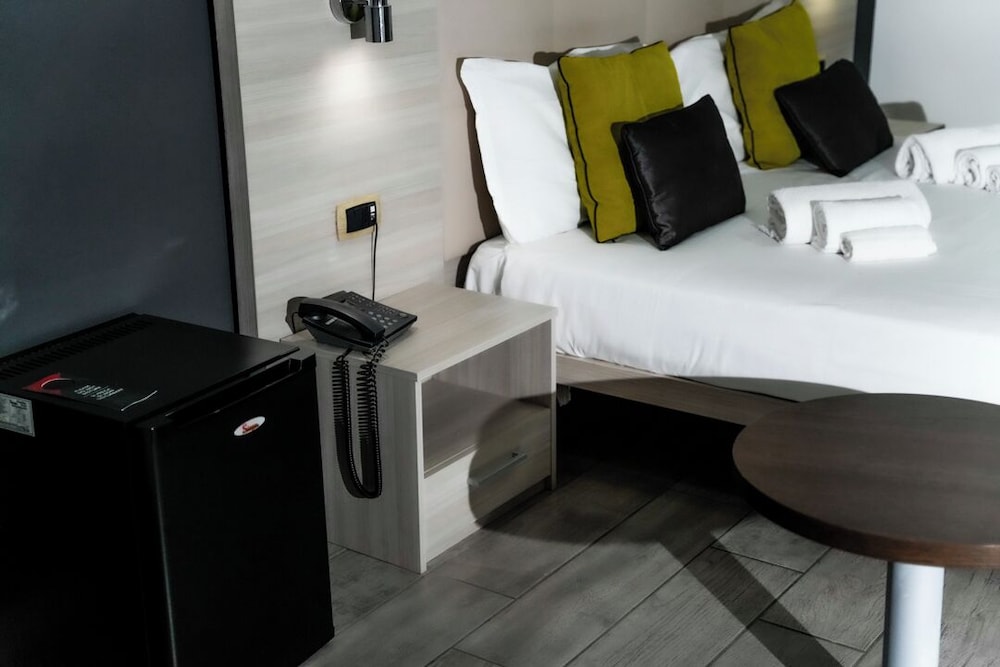 DELUXE, SINGLE, DOUBLE BED