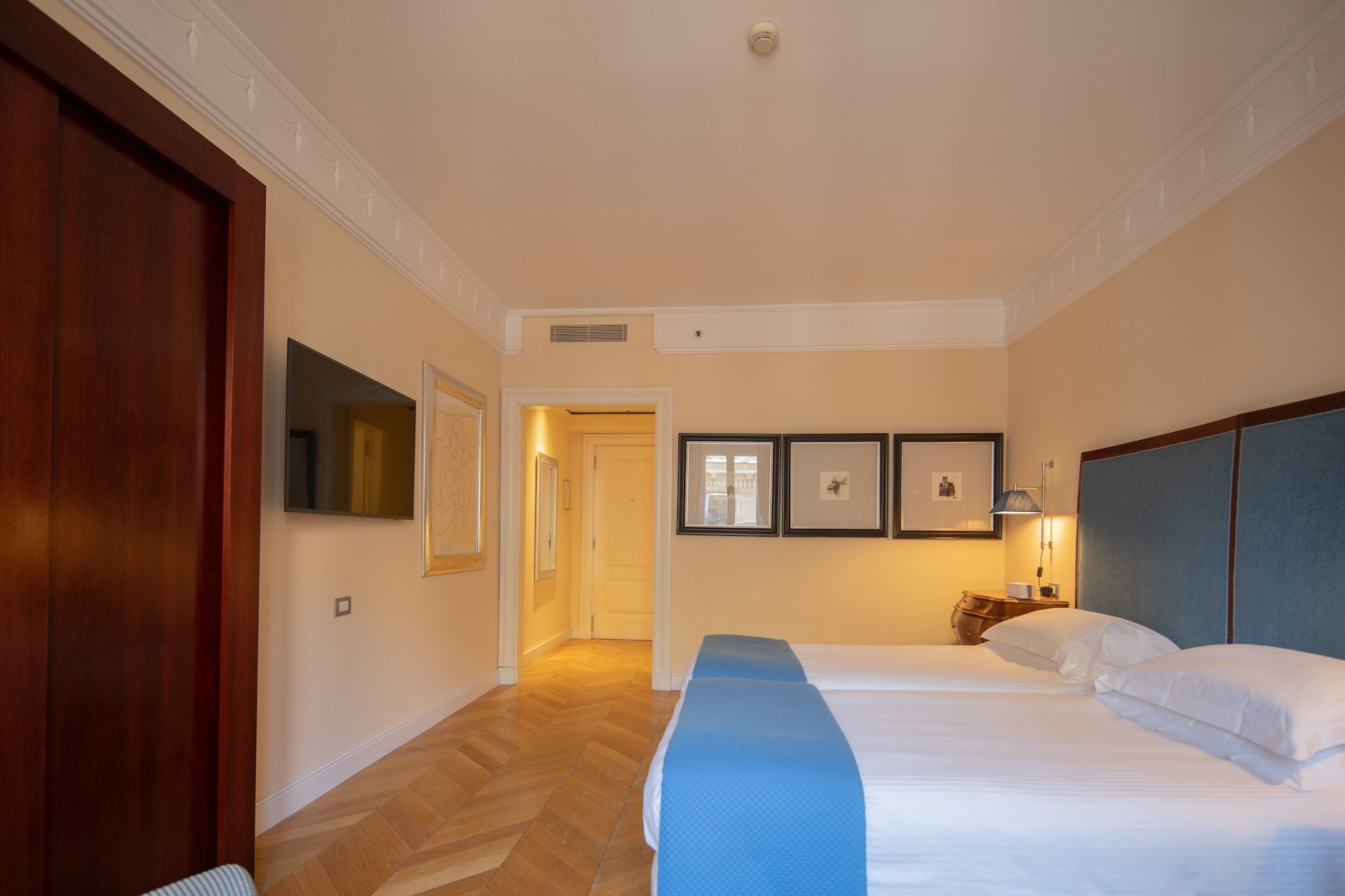 SUPERIOR, TWIN BEDS