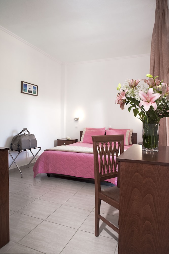 Stratos Hotel 24/32