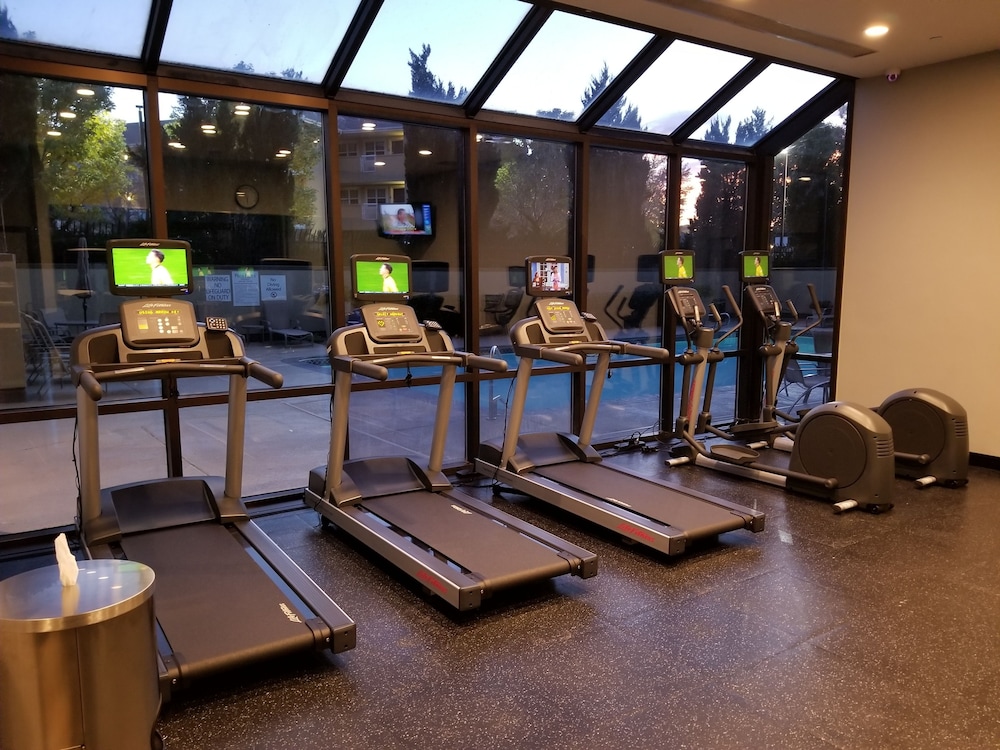 Holiday Inn Denver Lakewood 16/61