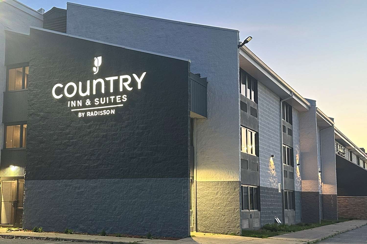 Country Inn & Suites By Radisson, Dunbar - Charleston 3/21