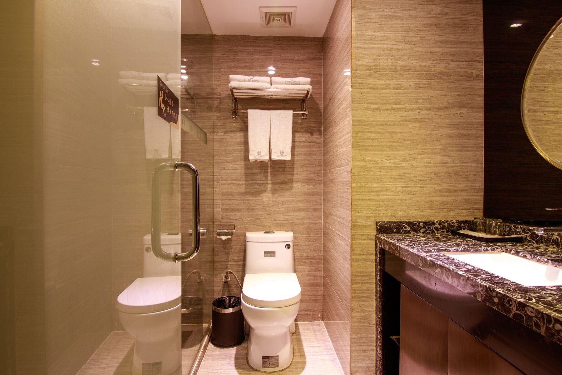 Vienna Hotel (Guangzhou Beijing Road Pedestrian Street Big Buddha Temple) 36/38