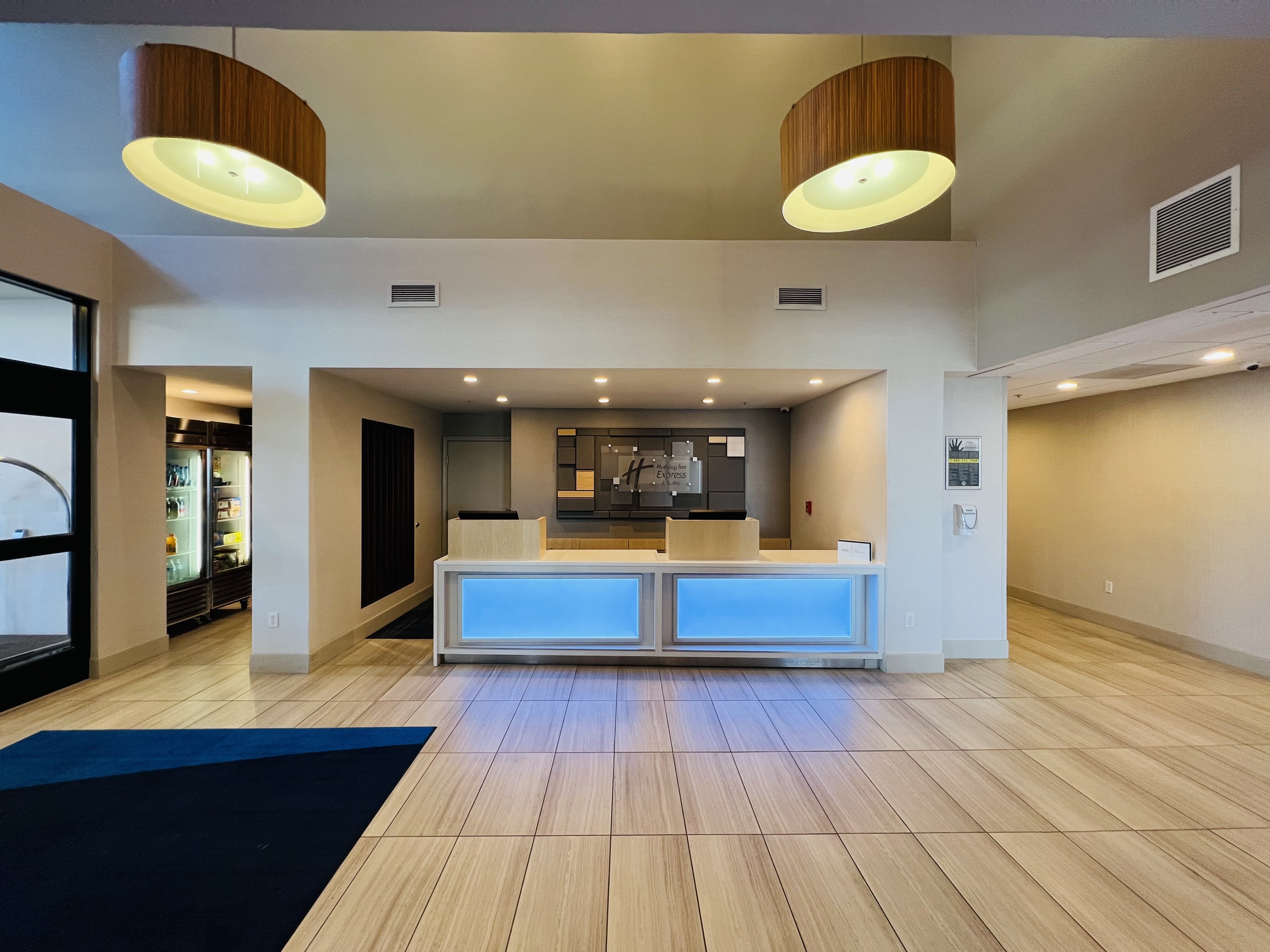 Holiday Inn Express Hotel Suites Salinas 9/69