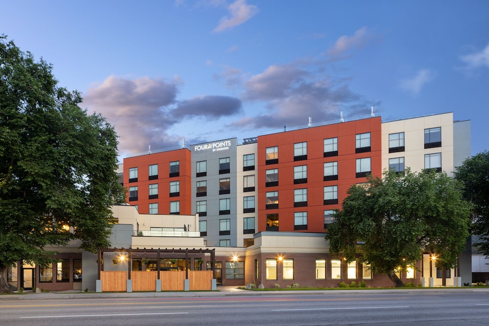 Four Points by Sheraton Penticton at the Convention Centre 1/44