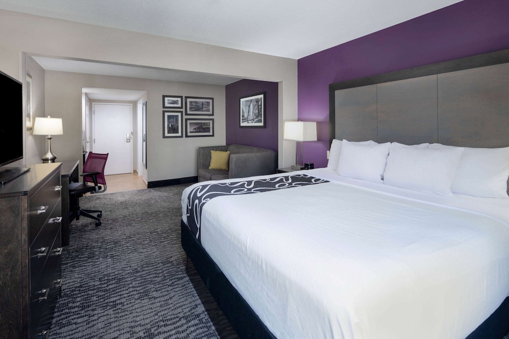 La Quinta Inn and Suites by Wyndham Kennesaw 24/46