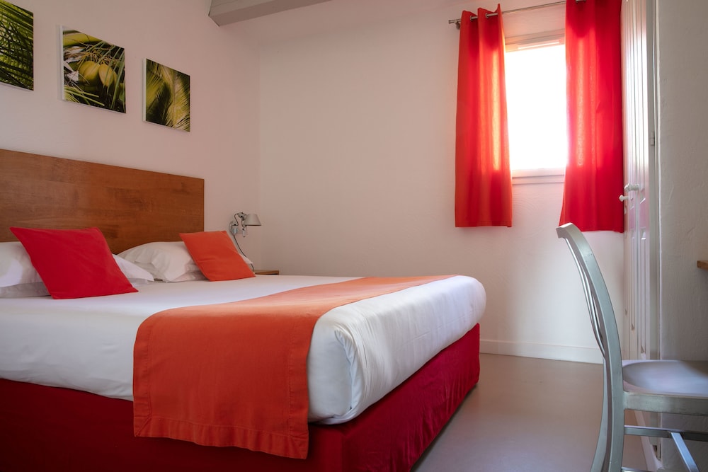 2 Bedrooms, Comfort, Apartment, 1 Queen and 4 Single Beds