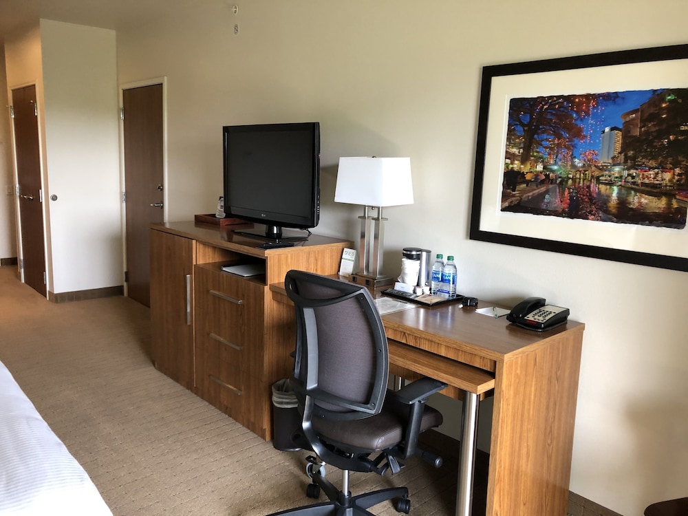 Sol Cypress, San Antonio, A Tribute Portfolio Hotel 37/41