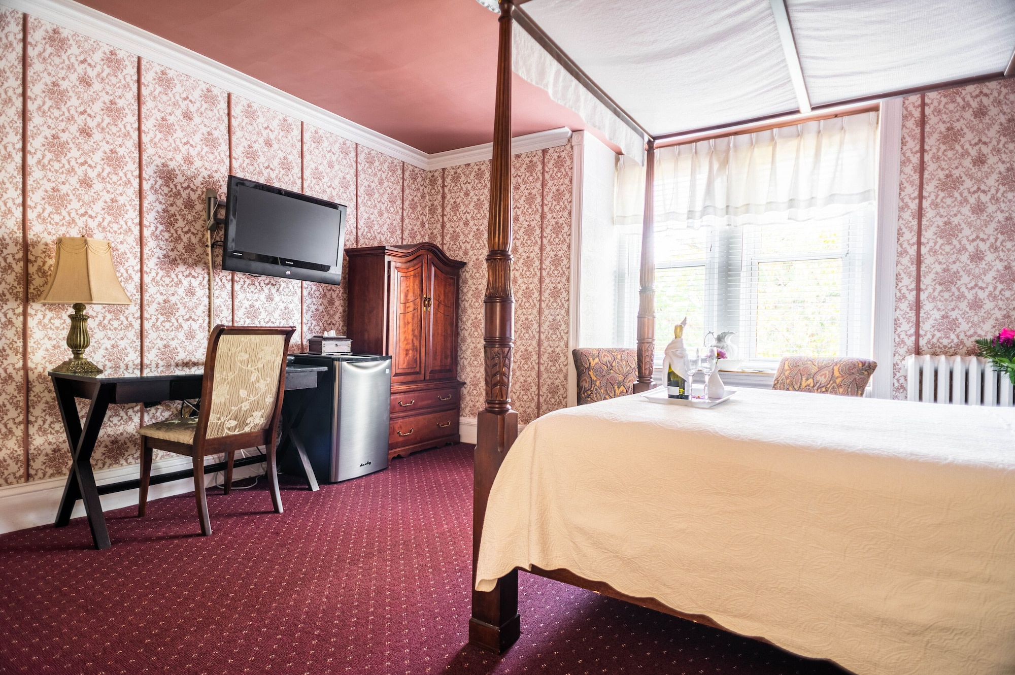 Windsor, Queen Bed