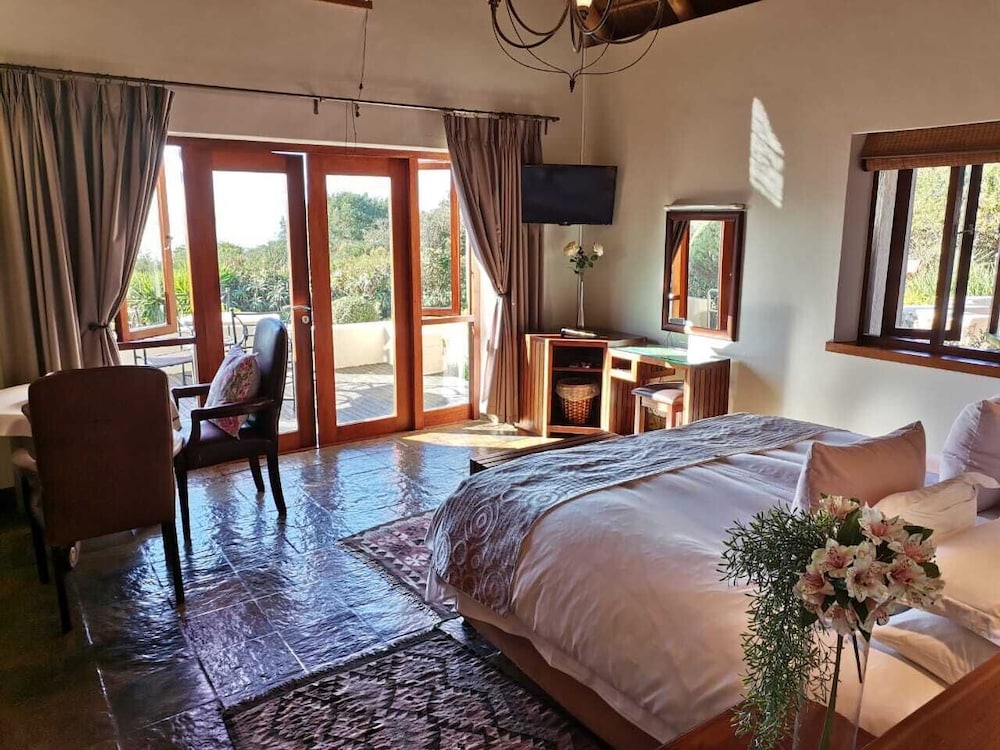 Paradise Cove Country House 3/47