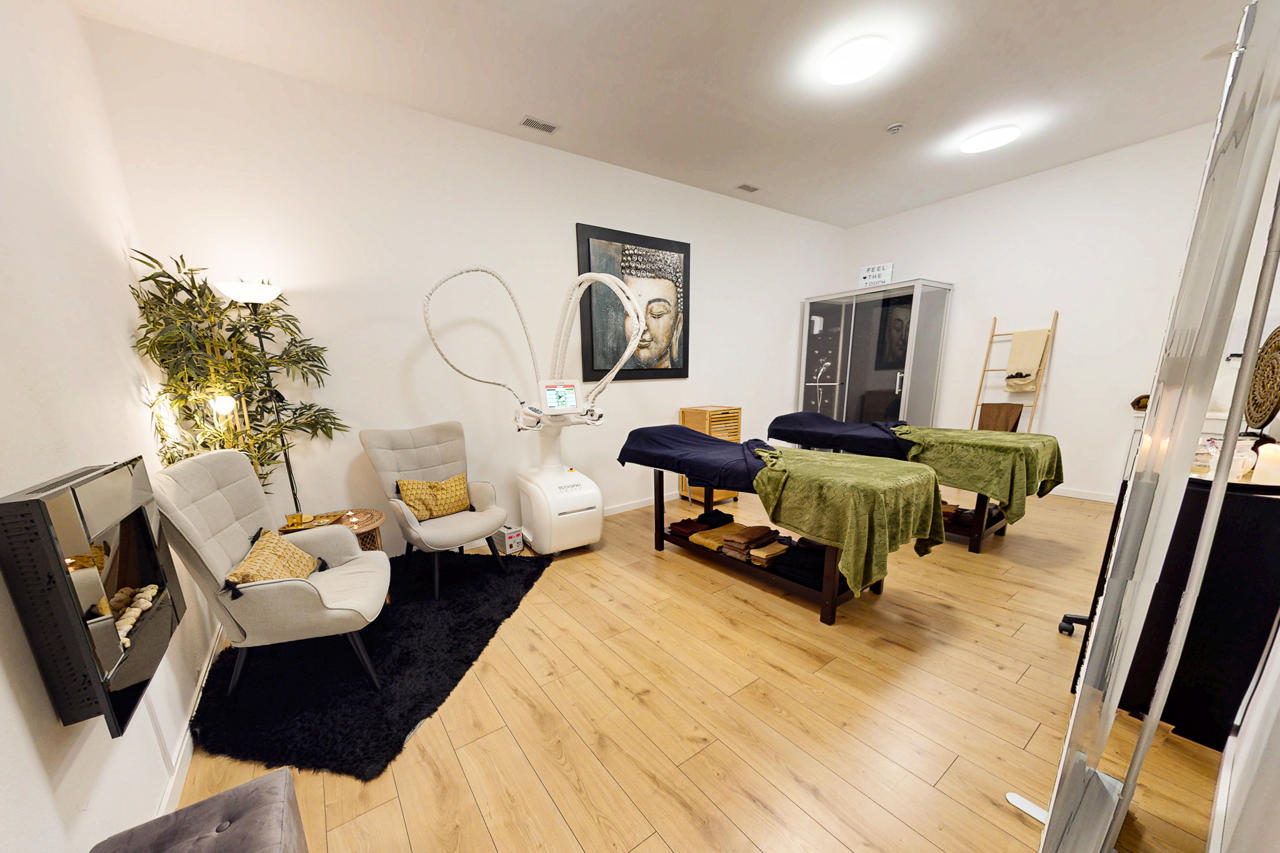 Antillia Hotel 92/127