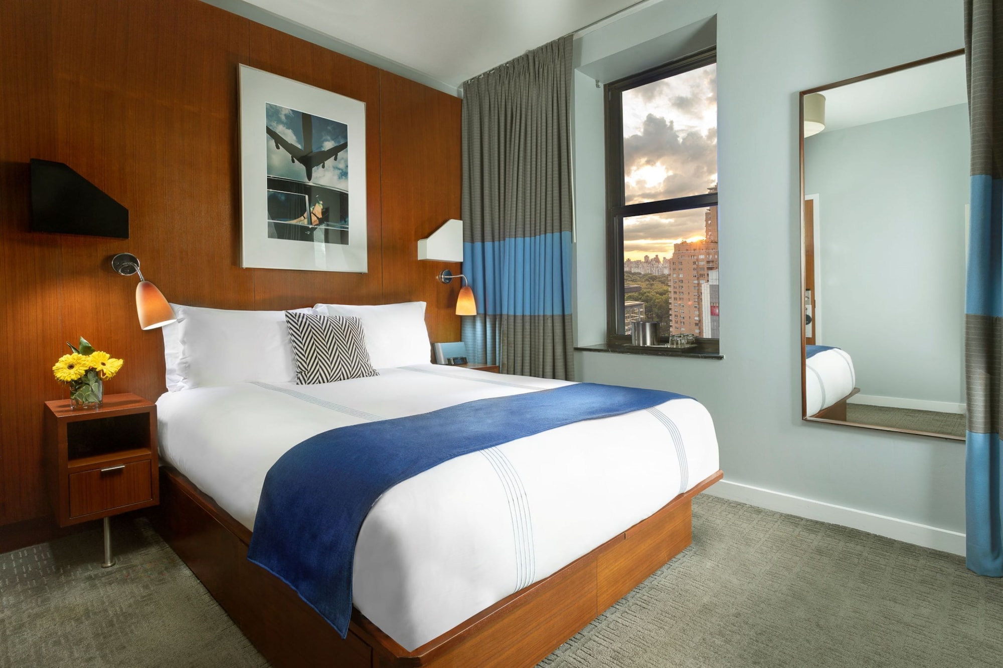 SUPERIOR, QUEEN BED