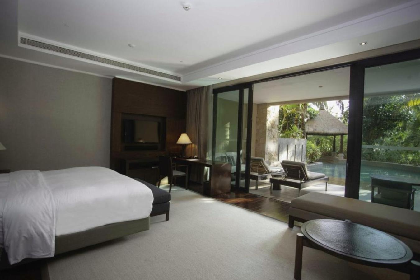 Pool, Standard, Twin Beds