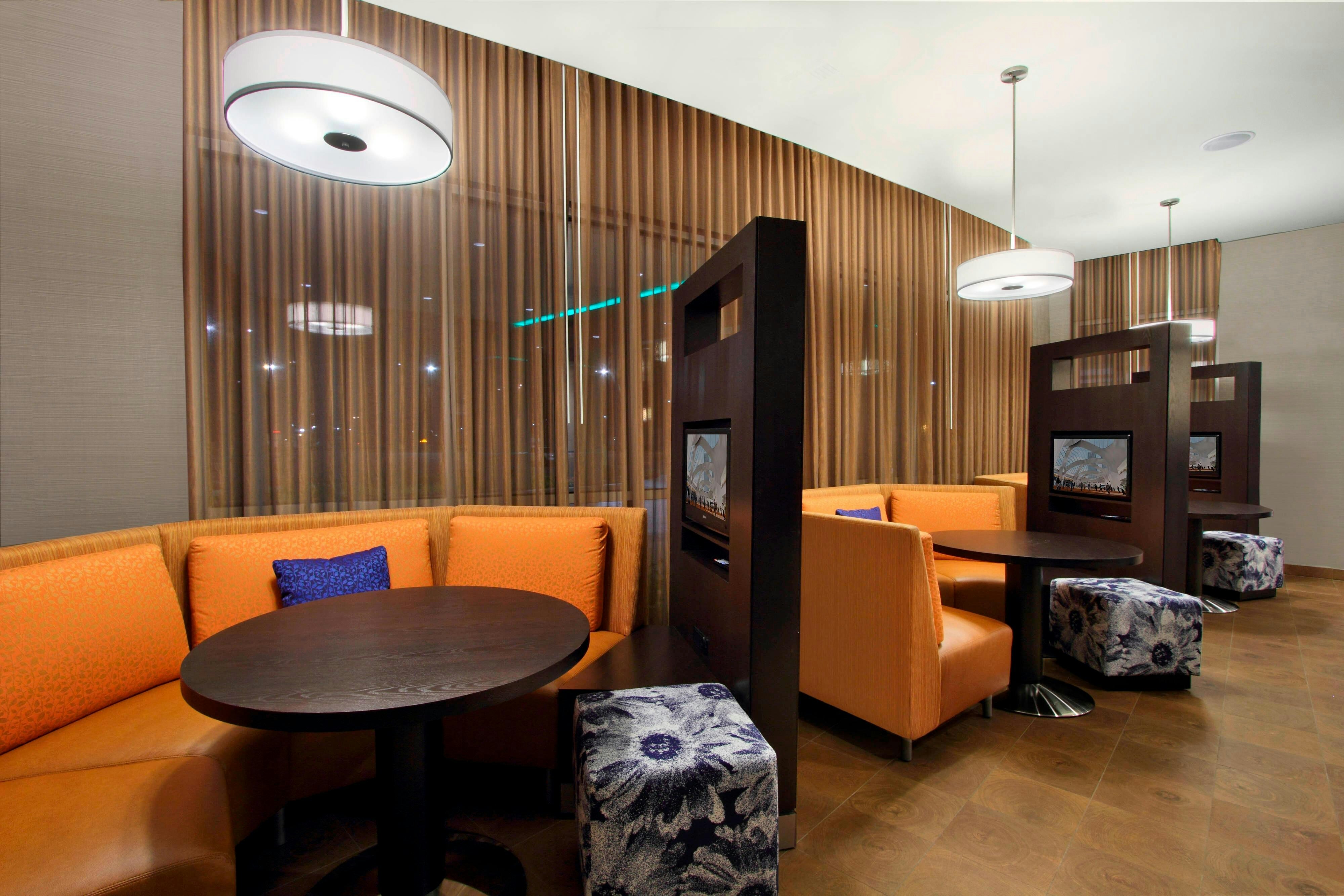 Courtyard By Marriott Victoria 9/18