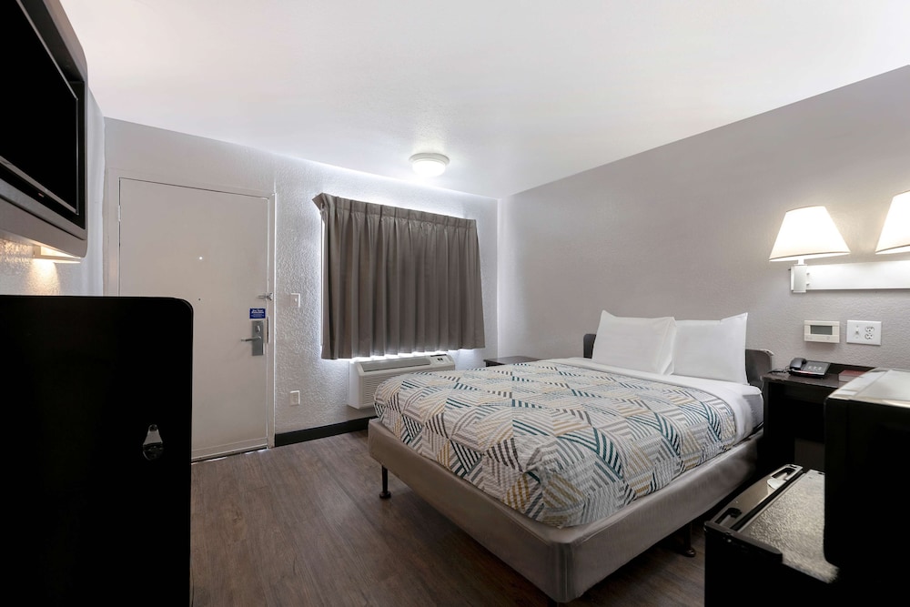 Motel6 San Antonio, TX - West SeaWorld 23/43